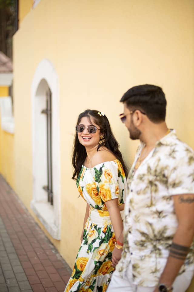 Outdoor & Pre-Wedding Sessions